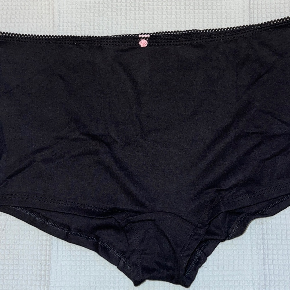 NWT VICTORIA SECRET SHORTIE